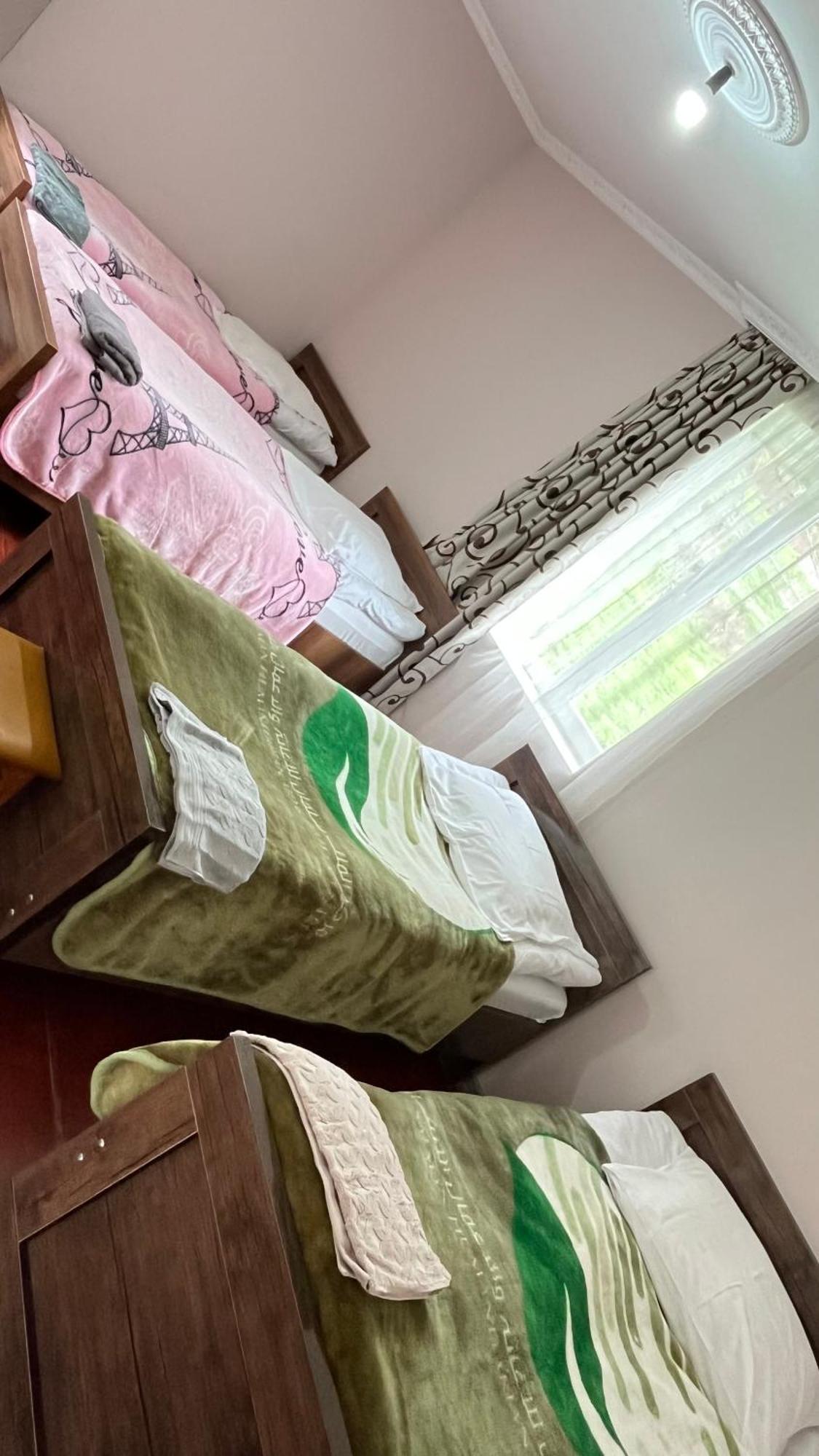 Ciuri'S Guesthouse Zhabeshi Bagian luar foto
