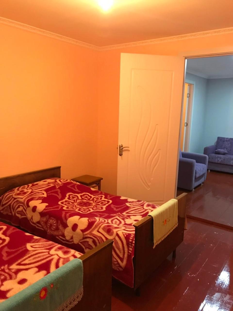 Ciuri'S Guesthouse Zhabeshi Bagian luar foto