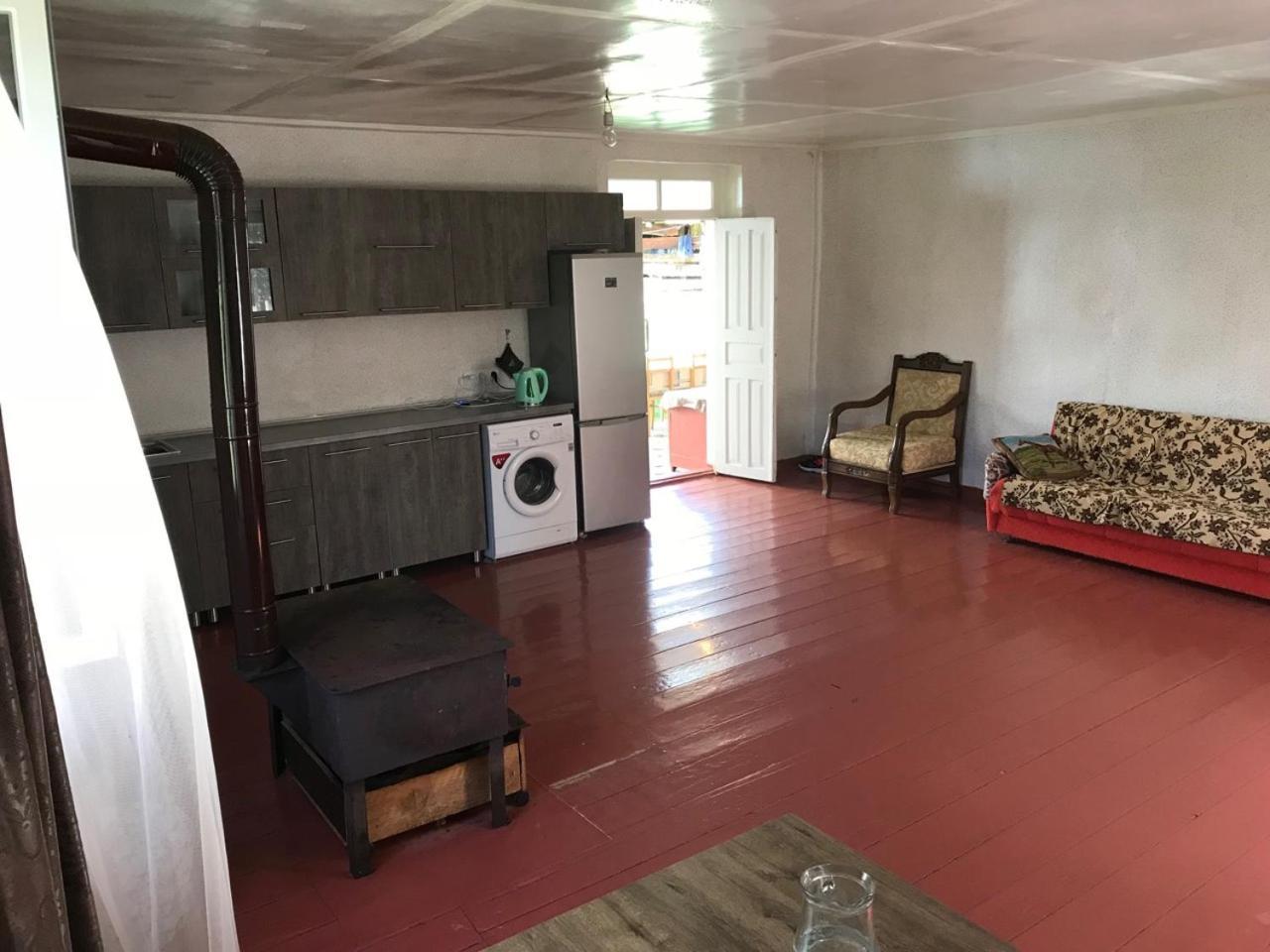 Ciuri'S Guesthouse Zhabeshi Bagian luar foto