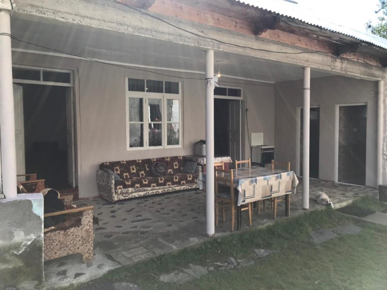 Ciuri'S Guesthouse Zhabeshi Bagian luar foto