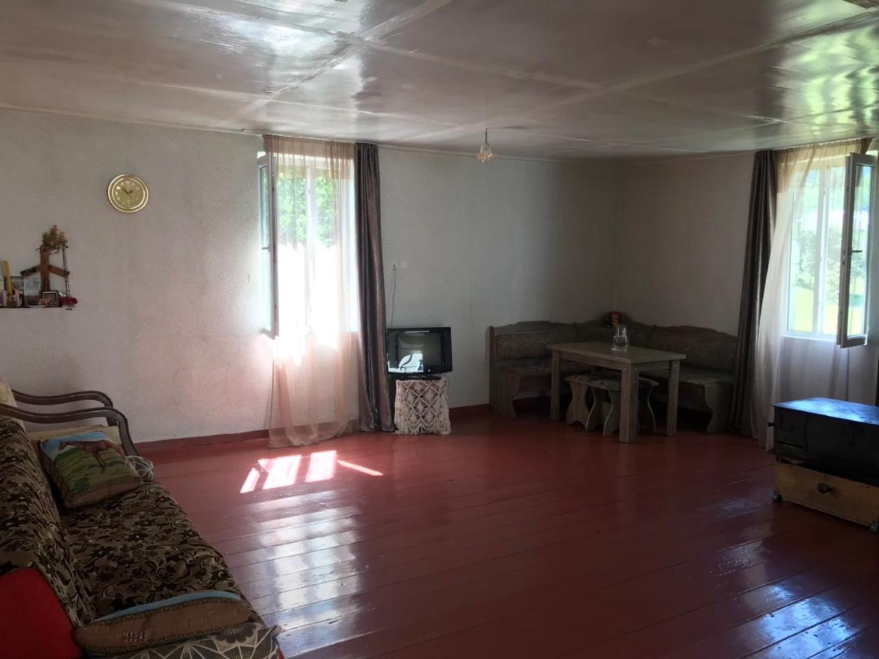 Ciuri'S Guesthouse Zhabeshi Bagian luar foto