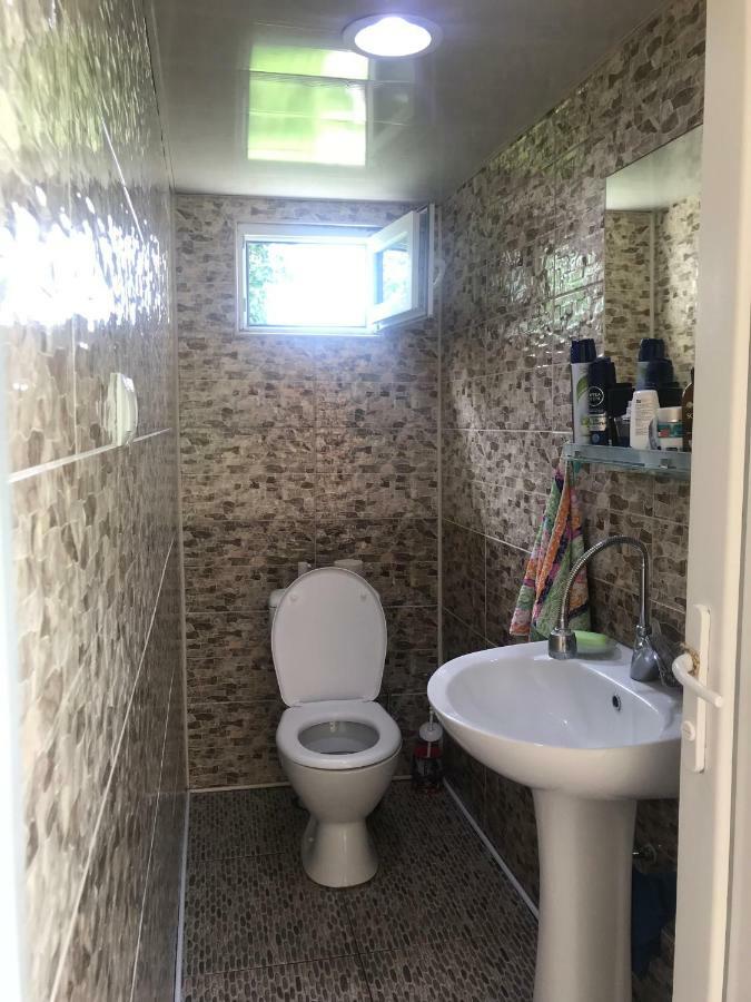 Ciuri'S Guesthouse Zhabeshi Bagian luar foto