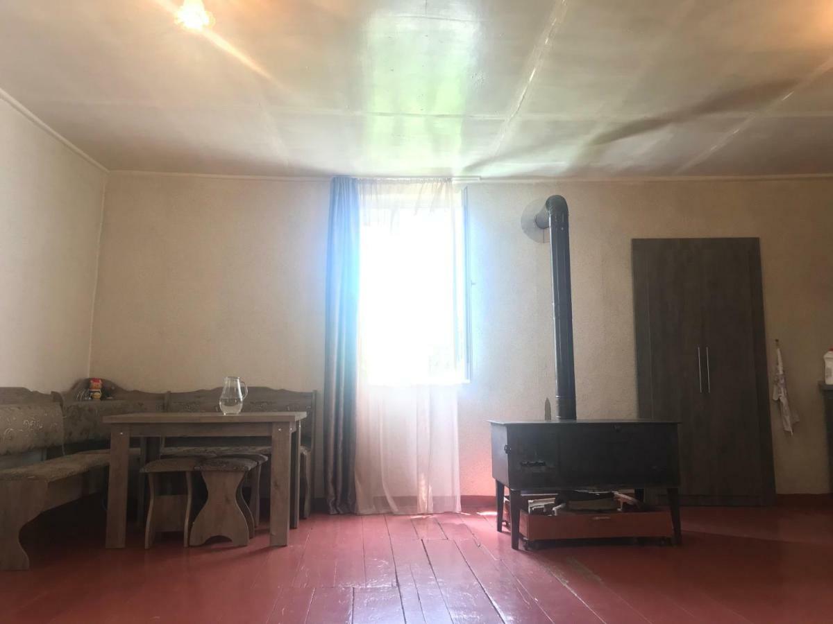 Ciuri'S Guesthouse Zhabeshi Bagian luar foto