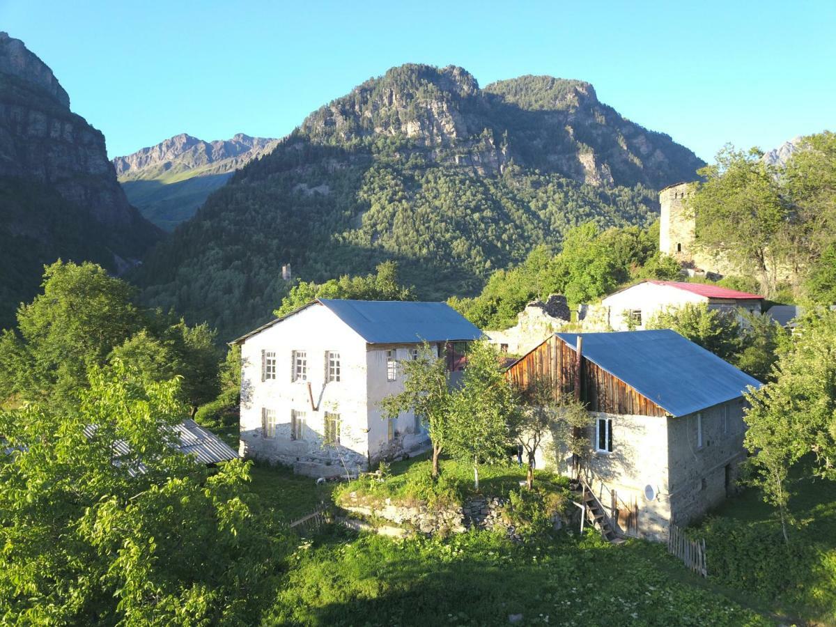 Ciuri'S Guesthouse Zhabeshi Bagian luar foto